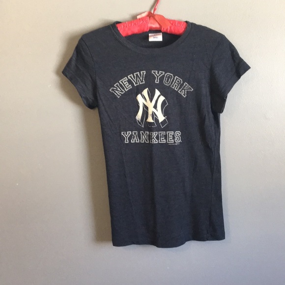 NEW YORK YANKEES Never Worn crew neck Tee - Picture 1 of 1